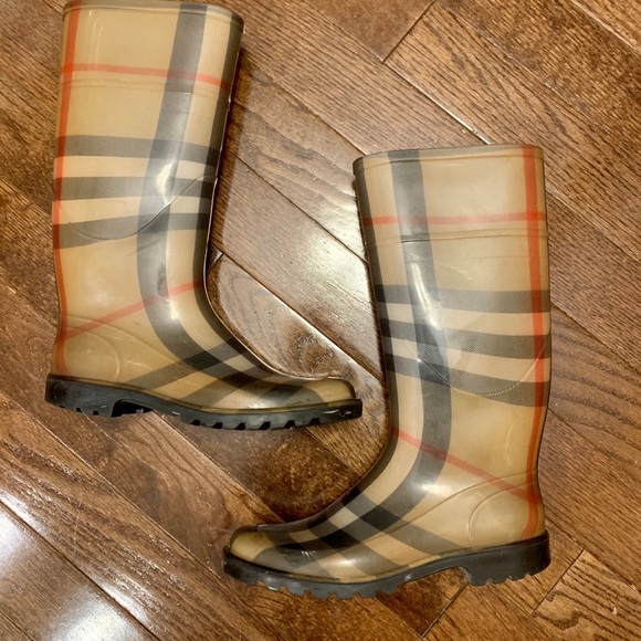 Burberry Rainboots - Picture 2 of 8